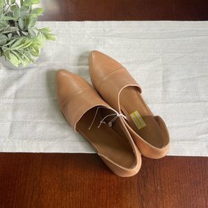 Tan dress shoes